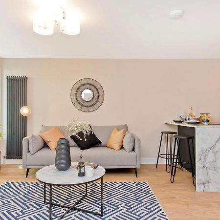 Modern City Centre 2 Bedroom 2 Bathroom Apartments, Main Door Ground With Private Parking Единбург Екстериор снимка