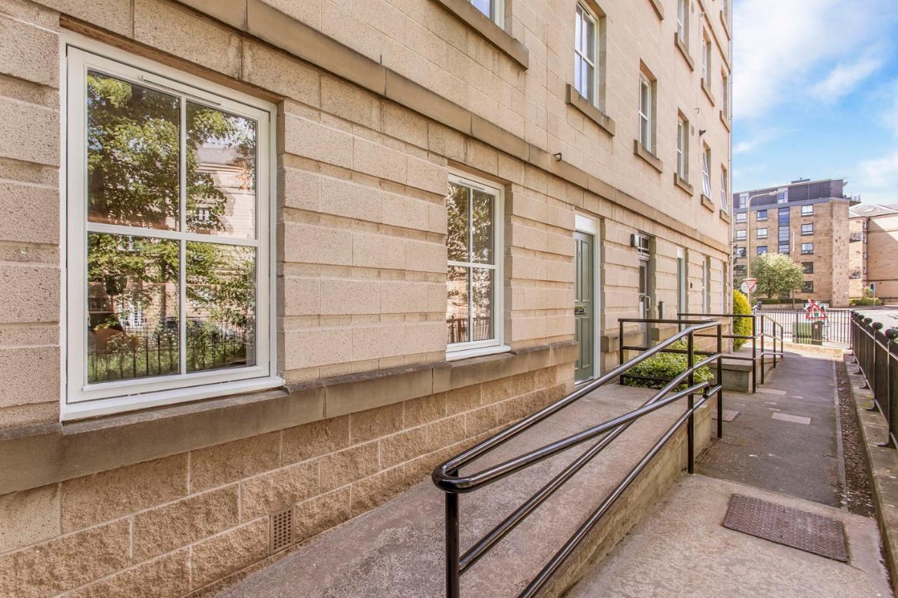 Modern City Centre 2 Bedroom 2 Bathroom Apartments, Main Door Ground With Private Parking Единбург Екстериор снимка